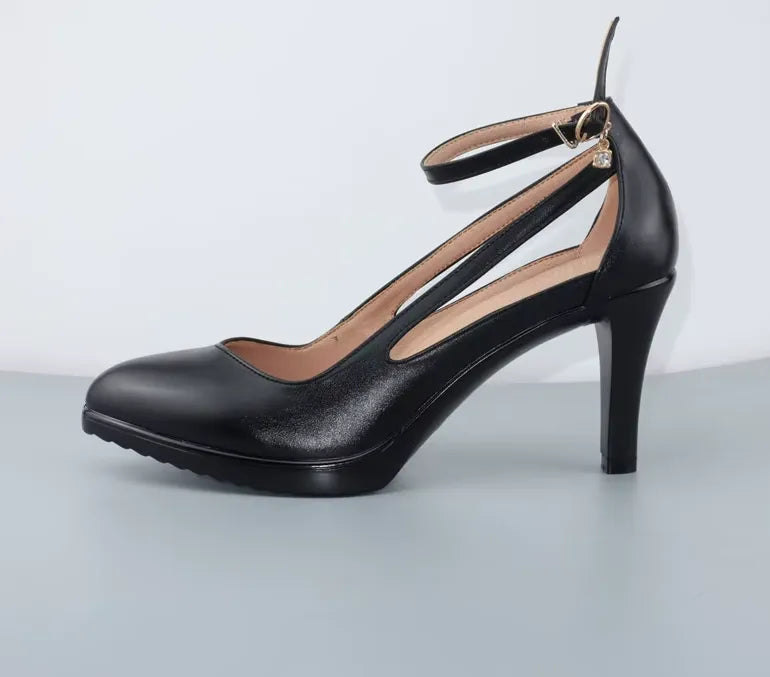 Escarpins noirs à talons hauts – Bout pointu & bride cheville