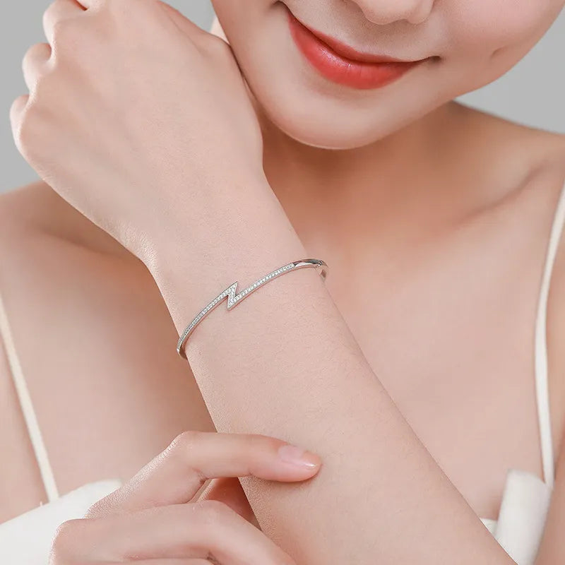 Bracelet en argent 925 – Design éclair minimaliste