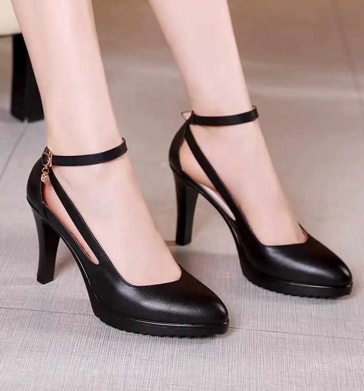 Escarpins noirs à talons hauts – Bout pointu & bride cheville